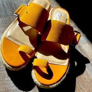 H by Halston Sz 6 M Mustard Yellow Flip Flop Leather Women Sandals. NWOT